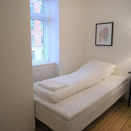 Bright 1-bedroom In Popular Osterbro Appartamento
